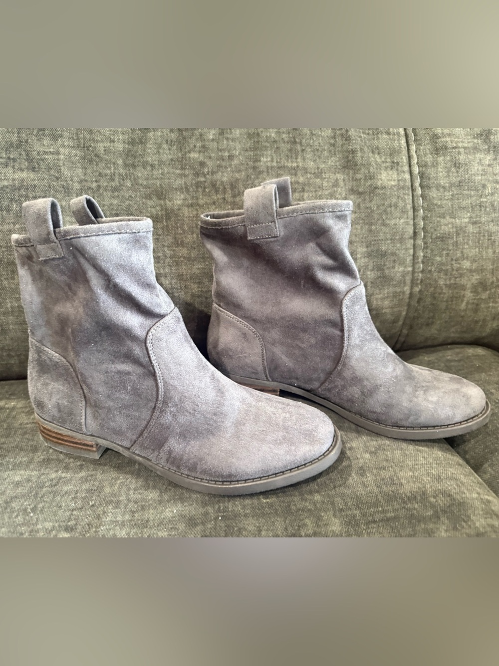 Classic Suede Ankle Boots - Gray